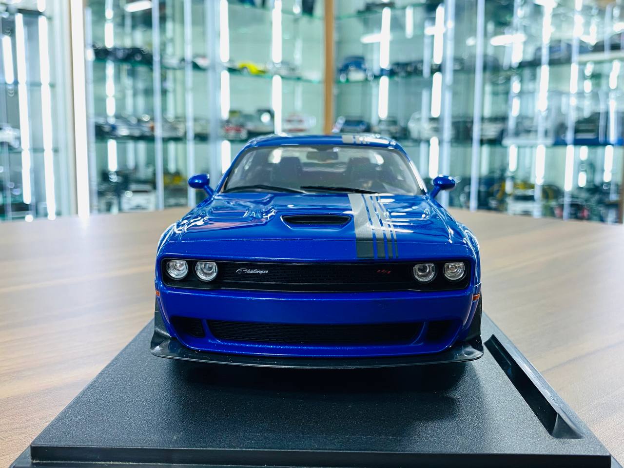 1/18 Solido Dodge Challenger R/T Scat Pack Wide Body in electric blue pearl