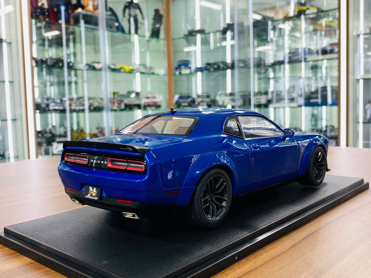 1/18 Solido Dodge Challenger R/T Scat Pack Wide Body in electric blue pearl