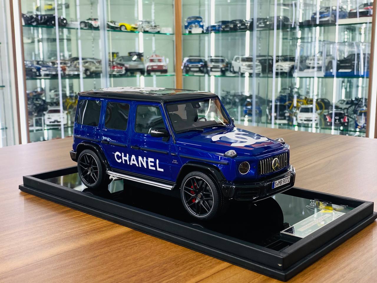 1/18 Resin Model Motor Helix Mercedes-Benz AMG G-63 CHANEL by AMANO (2019) - Limited 1 of 1