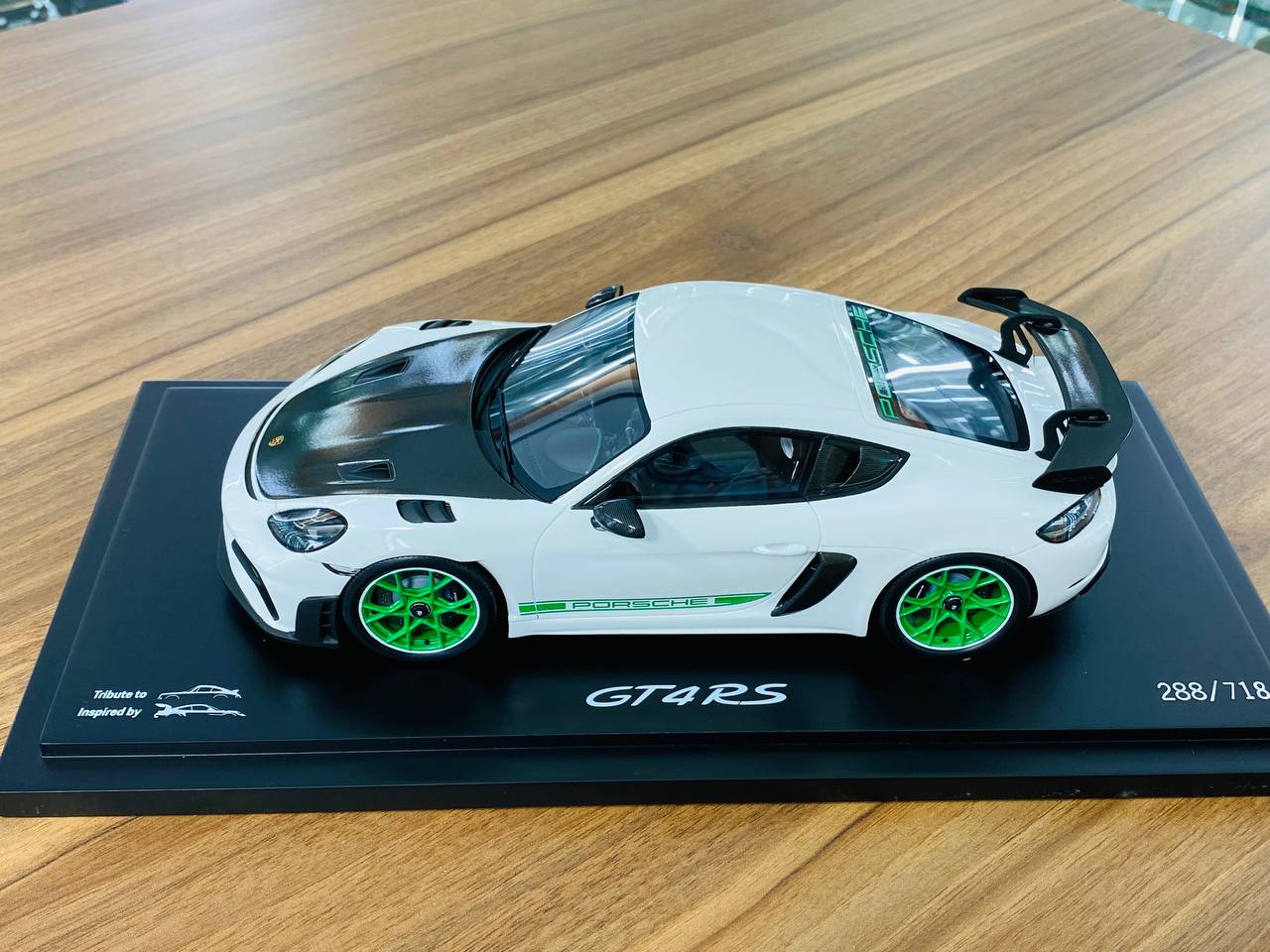 1/18 Resin Spark Model Porsche GT4 RS White with Green Rims