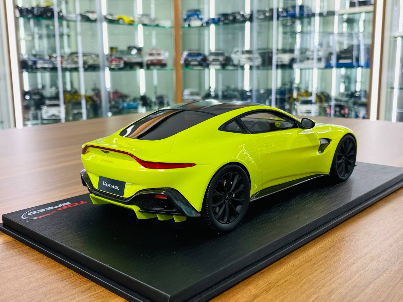 1/18 Resin Model Top Speed  - Aston Martin Vantage