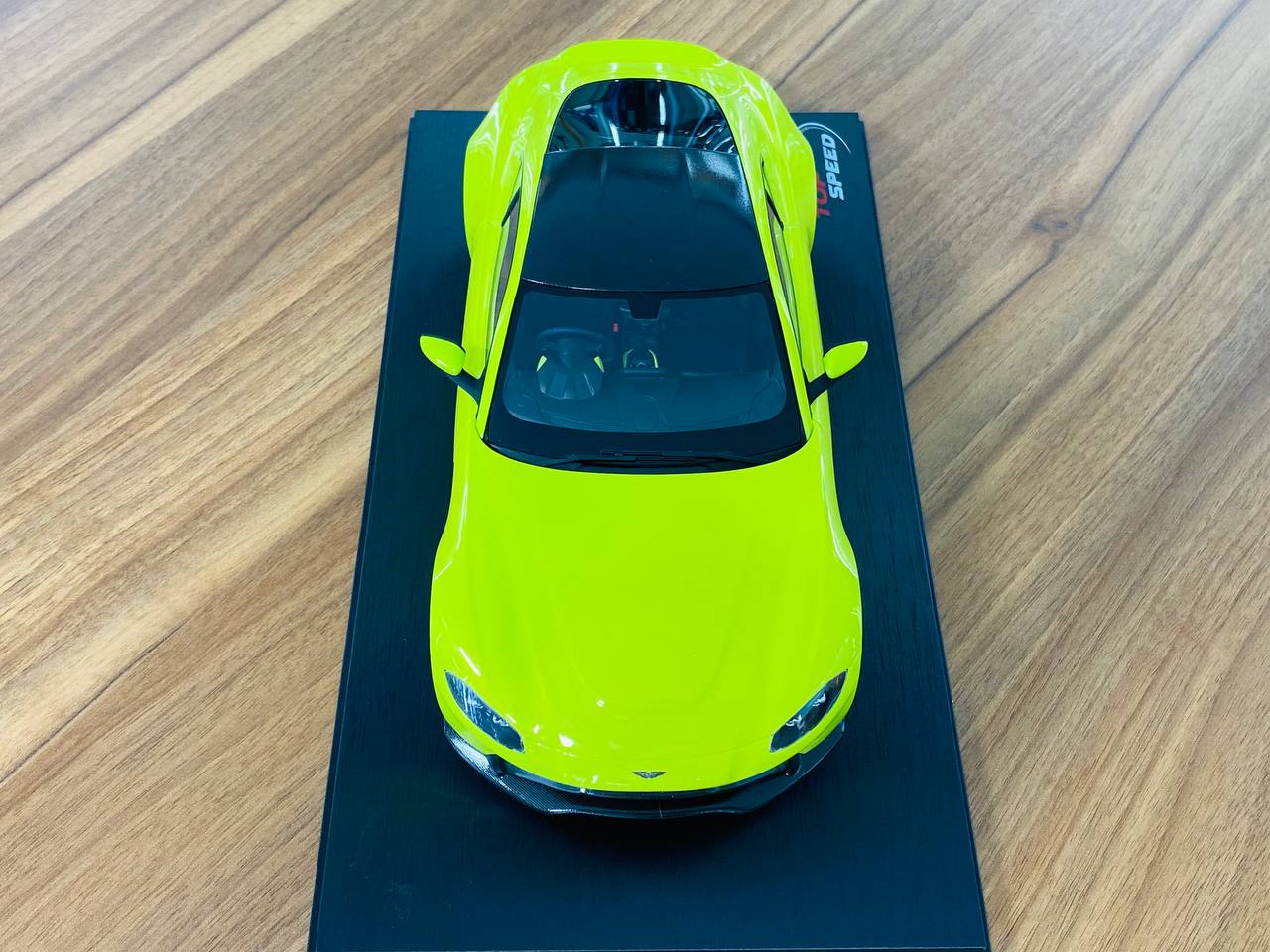 1/18 Resin Model Top Speed  - Aston Martin Vantage