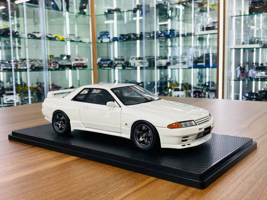 1/18 resin model (not opening) Ignition Model  Nissan Skyline GT-R R32  white