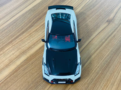 1/18 Diecast Model AUTOart Nissan GT-R R35 Nismo Pkg White/Carbon