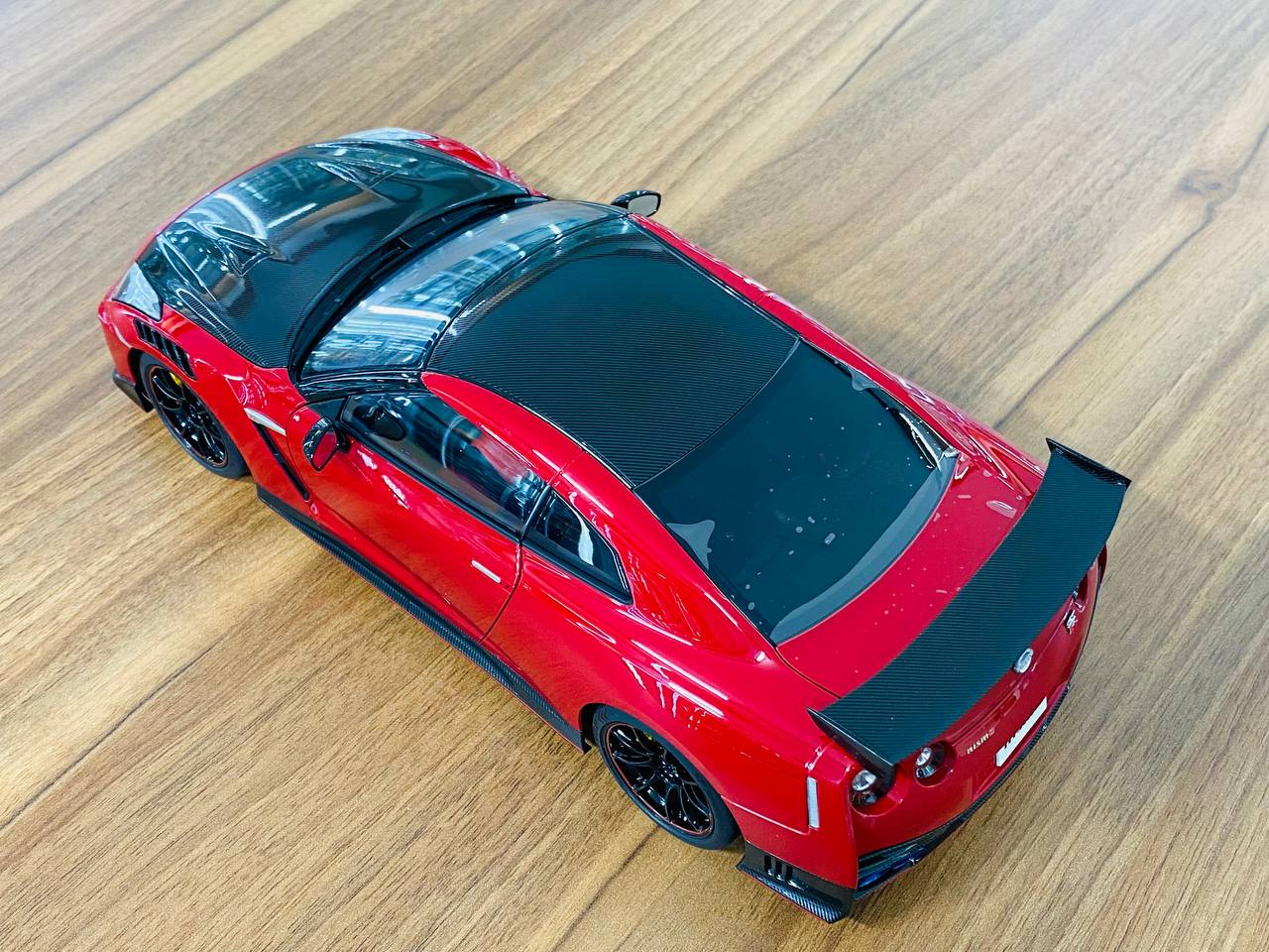 1/18 Diecast AUTOart Nissan GT-R R35 Nismo Pkg red/ Carbon