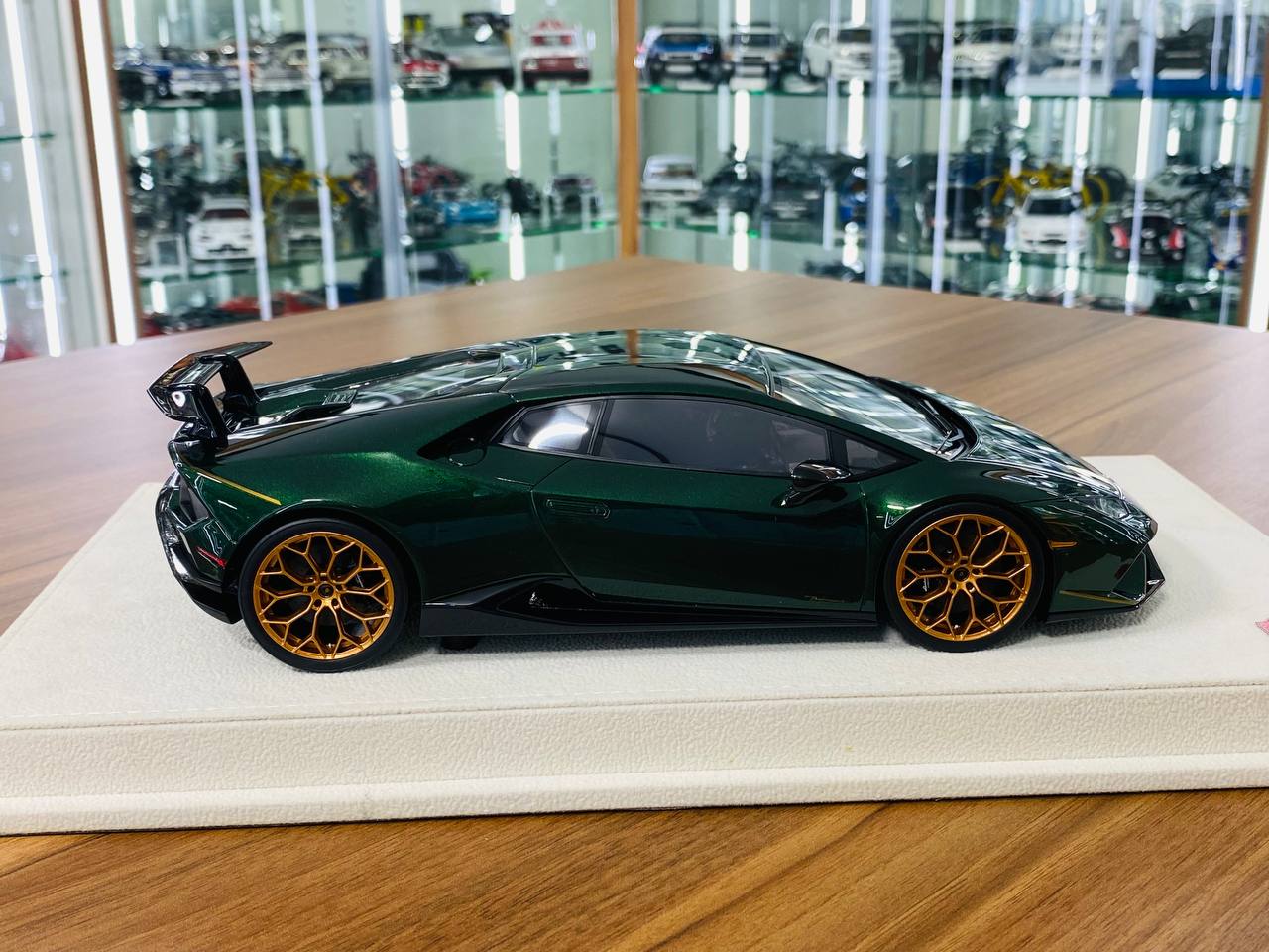 1/18 Resin Make up Lamborghini HURACAN Performance Limited Edition Green