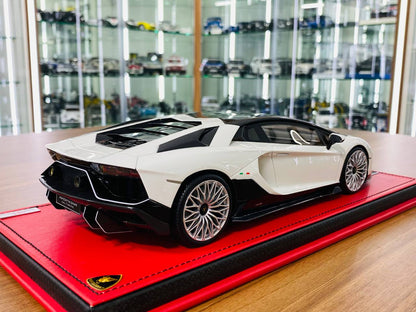 1/18 resin MR Collection Lamborghini Aventador ULTIMATE white Limited Edition