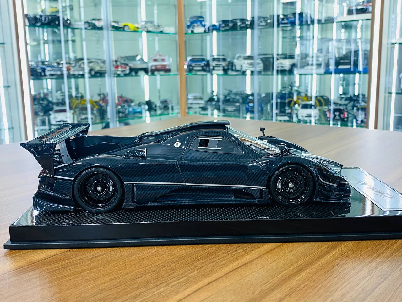 1/18 Resin Dino Model Pagani Zonda Revolución Carbon Fiber/Black.3  Limited to 15 pieces