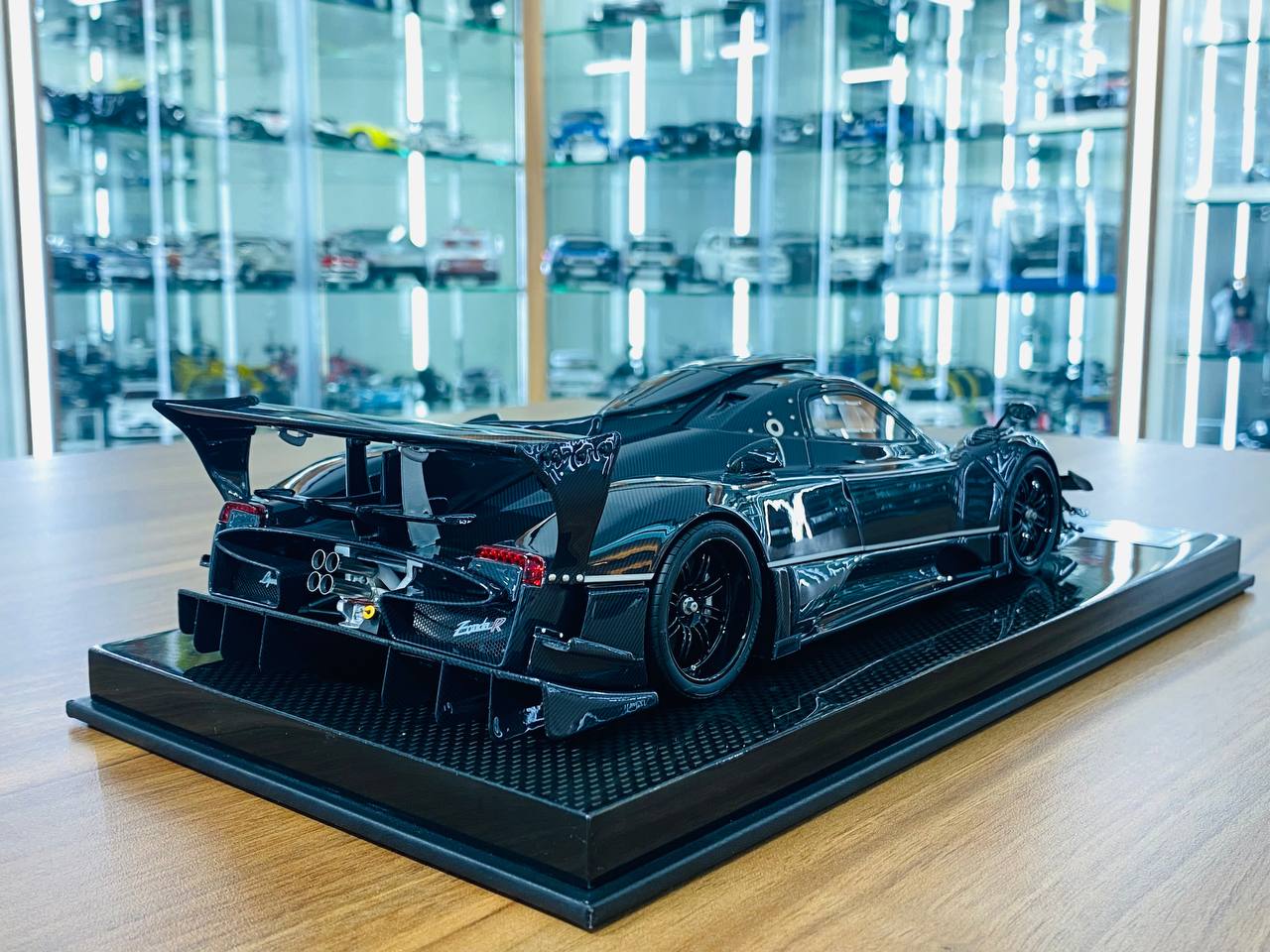 1/18 Resin Dino Model Pagani Zonda Revolución Carbon Fiber/Black.3  Limited to 15 pieces