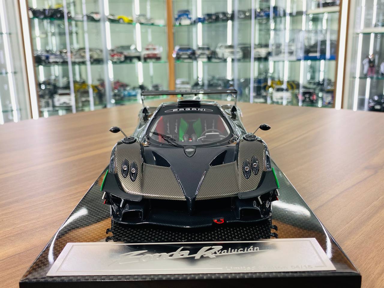 1/18 Resin  Dino Model Pagani Zonda Revolución Carbon Fiber/Grey Limited to 15 pieces