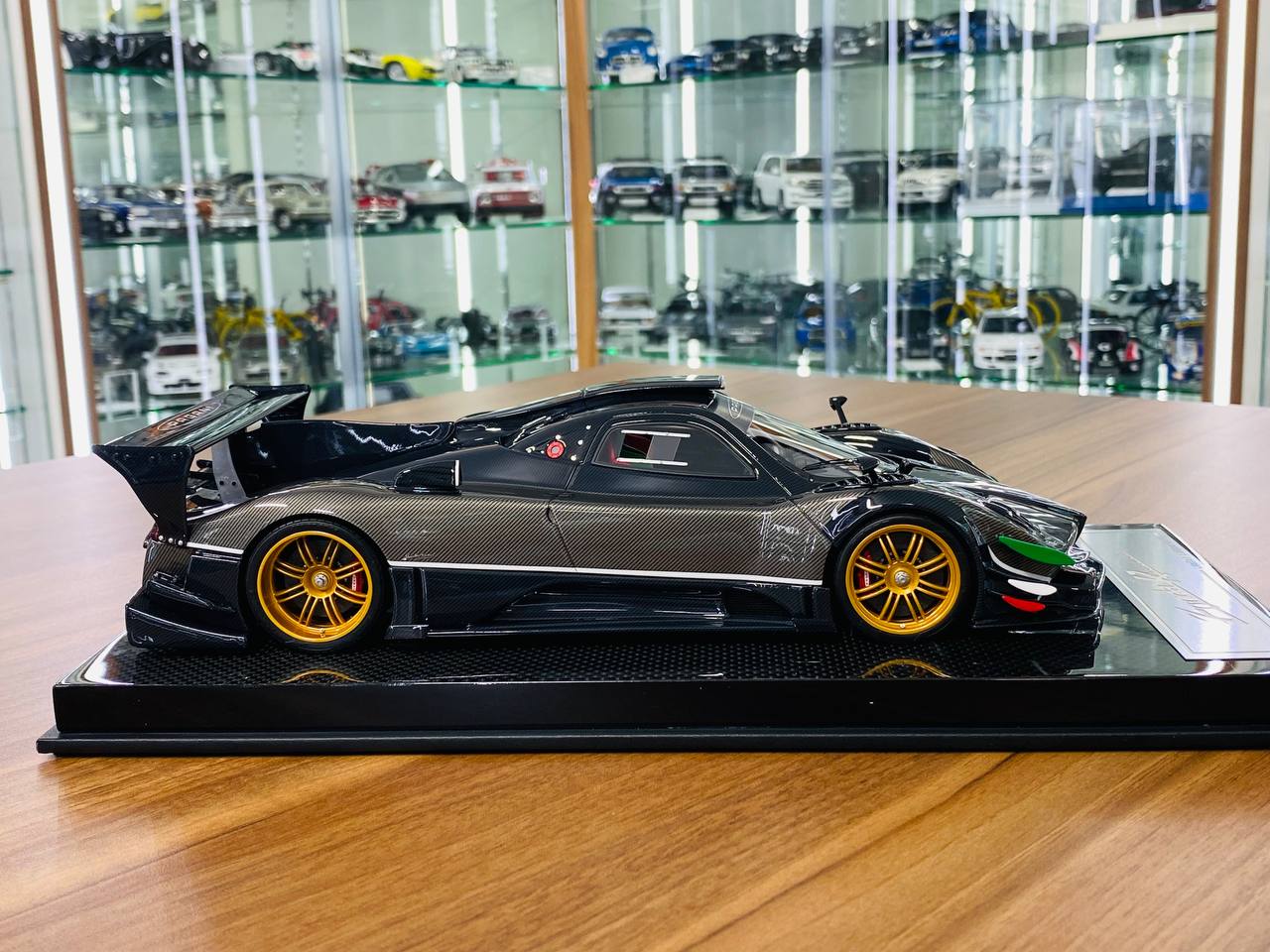 1/18 Resin  Dino Model Pagani Zonda Revolución Carbon Fiber/Grey Limited to 15 pieces