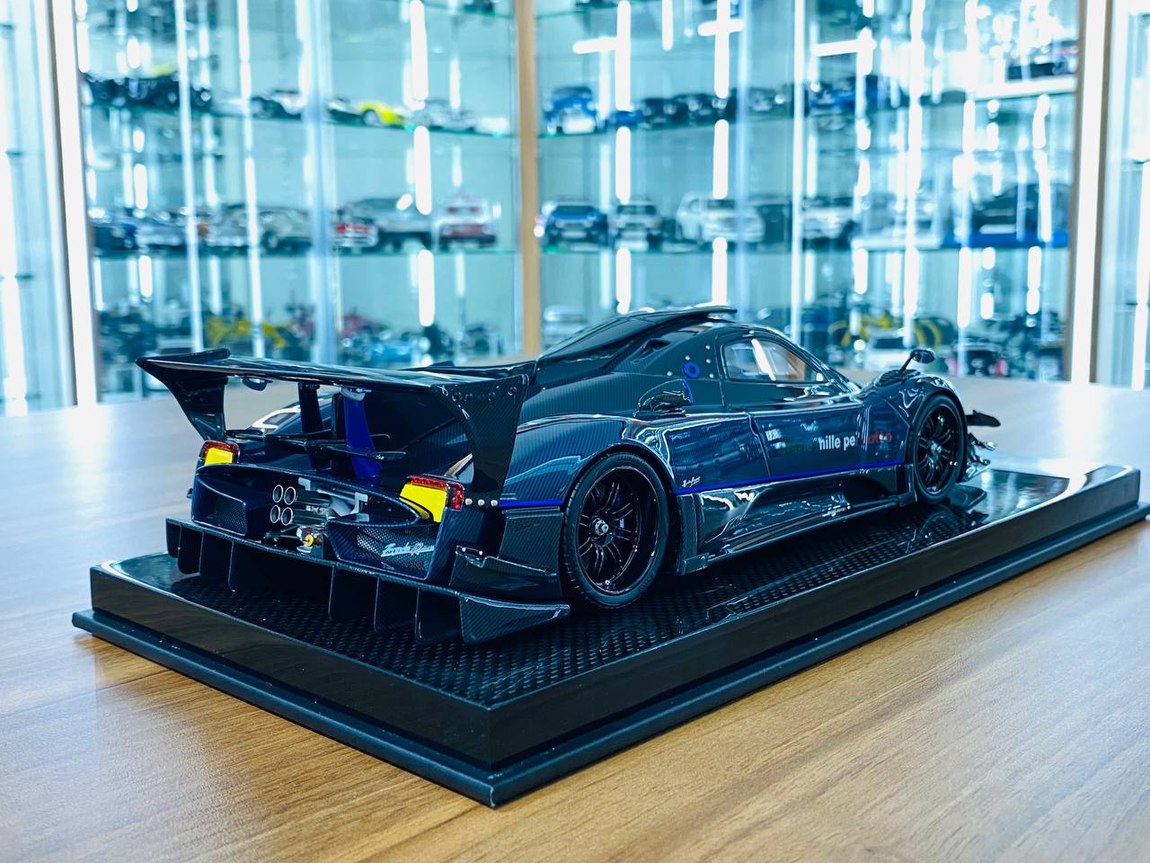 1/18 Resin Dino Model Pagani Zonda Revolución Carbon Fiber/Blue.2 Limited to 15 pcs.