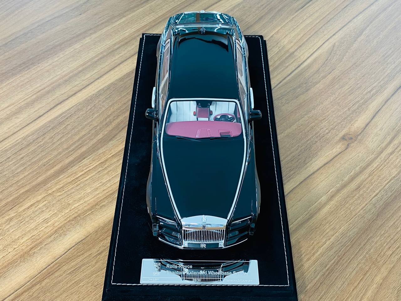 1/18 Resin H&H Rolls Royce Phantom Extended Wheelbase Series II in Diamond Black