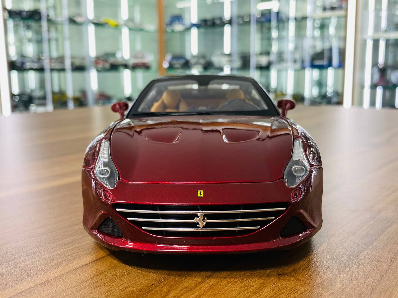 1/18 Diecast Bburago Ferrari California T Signature Series Maroon