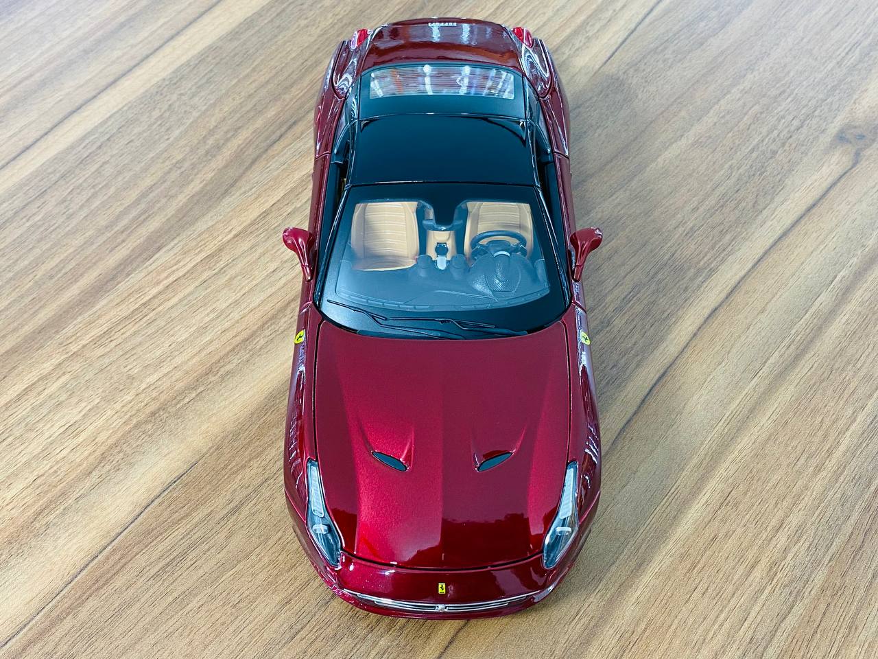 1/18 Diecast Bburago Ferrari California T Signature Series Maroon