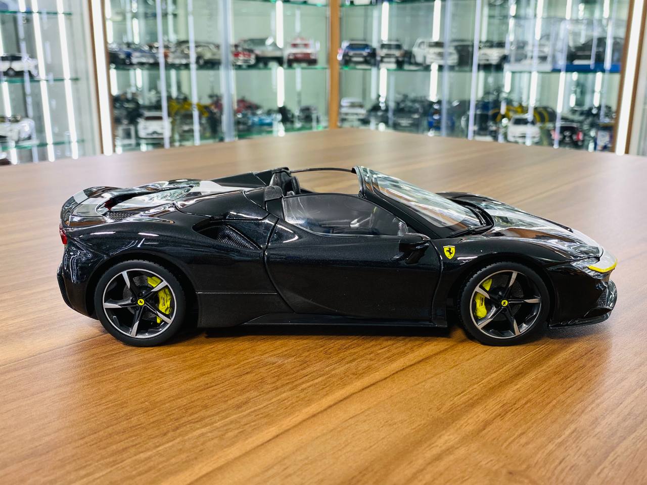 1/18 Diecast Bburago Ferrari SF90 Spider Signature Series black