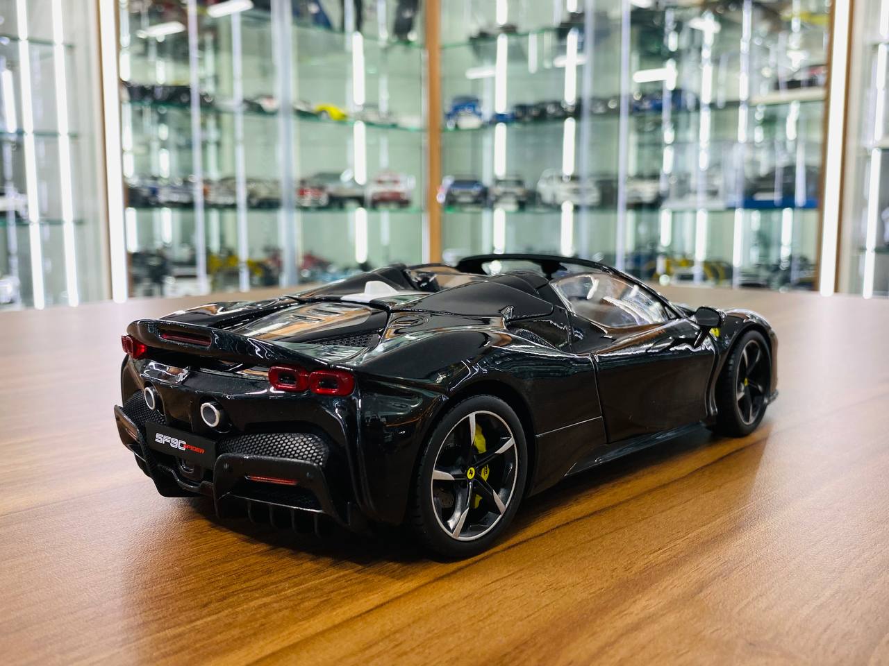 1/18 Diecast Bburago Ferrari SF90 Spider Signature Series black