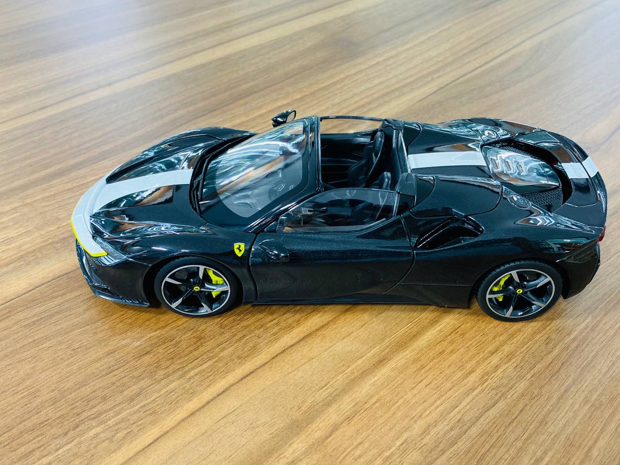 1/18 Diecast Bburago Ferrari SF90 Spider Signature Series black