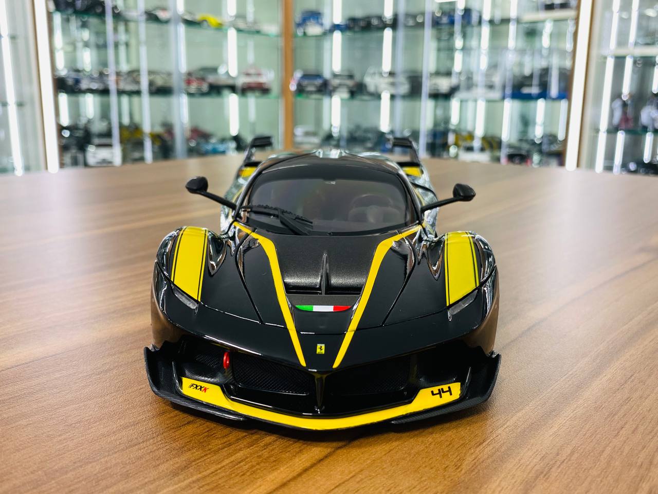 1/18 Diecast Bburago Signature Series  Ferrari FXX K #44 black / yellow