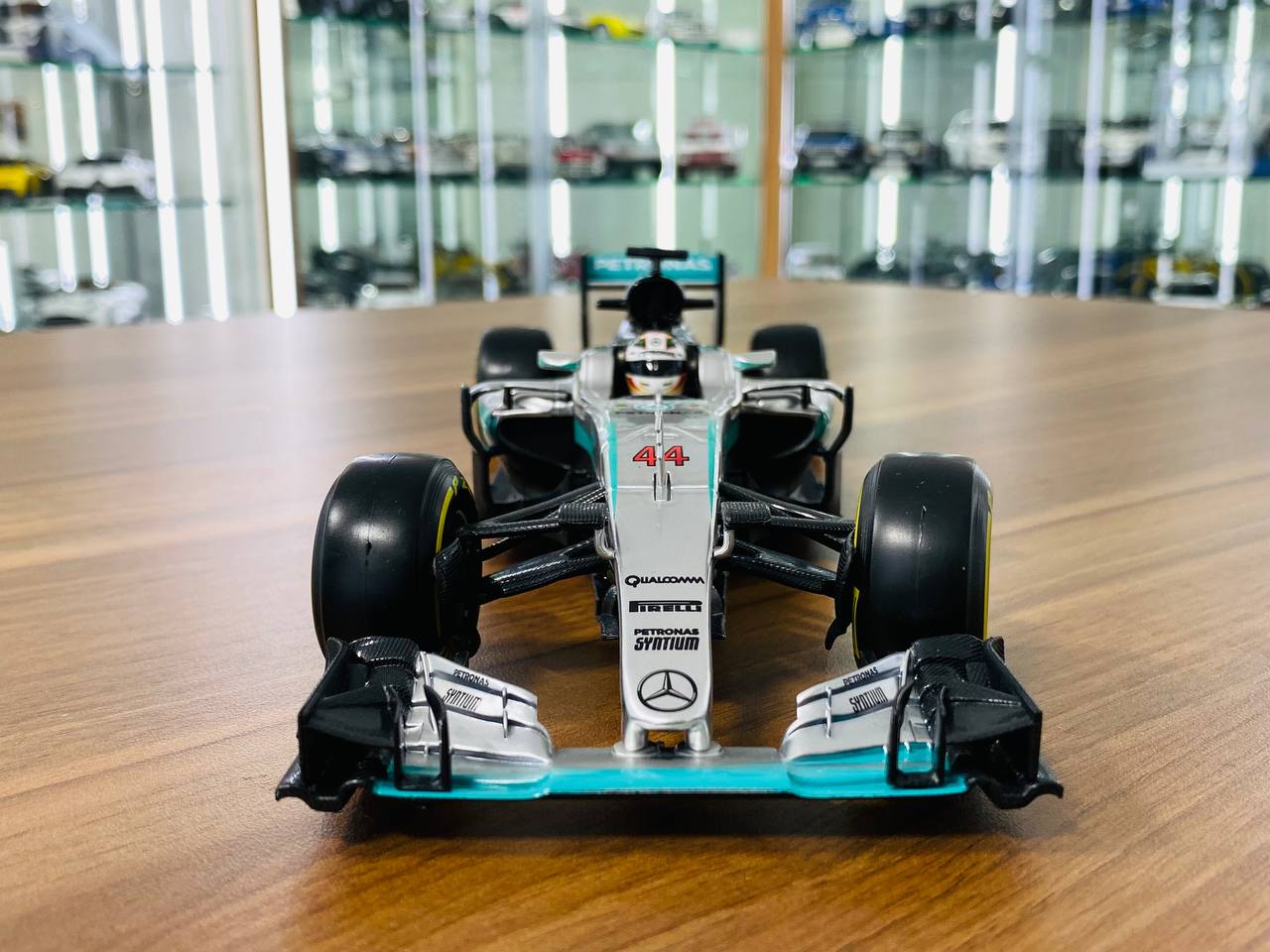 1/18 Diecast Mercedes Petronas F1 WO7 Hybrid Lewis Hamilton #44 Formula 1 Bburago Scale Model Car