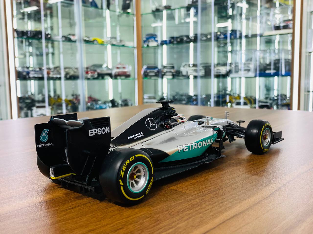 1/18 Diecast Mercedes Petronas F1 WO7 Hybrid Lewis Hamilton #44 Formula 1 Bburago Scale Model Car