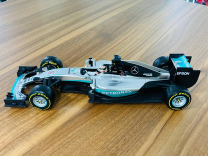 1/18 Diecast Mercedes Petronas F1 WO7 Hybrid Lewis Hamilton #44 Formula 1 Bburago Scale Model Car