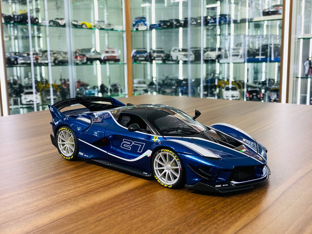 1/18 Diecast Bburago Ferrari FXX K #27 blue