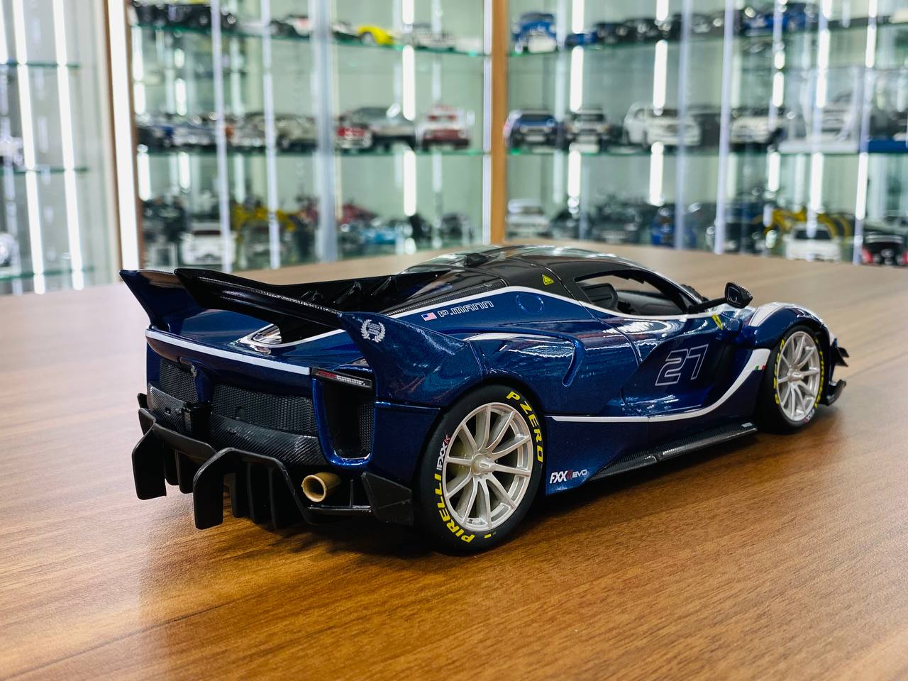 1/18 Diecast Bburago Ferrari FXX K #27 blue