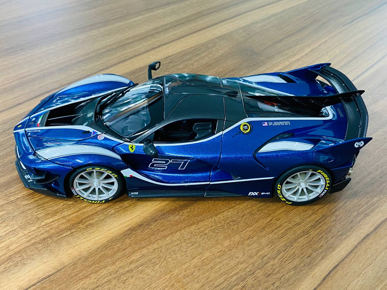 1/18 Diecast Bburago Ferrari FXX K #27 blue