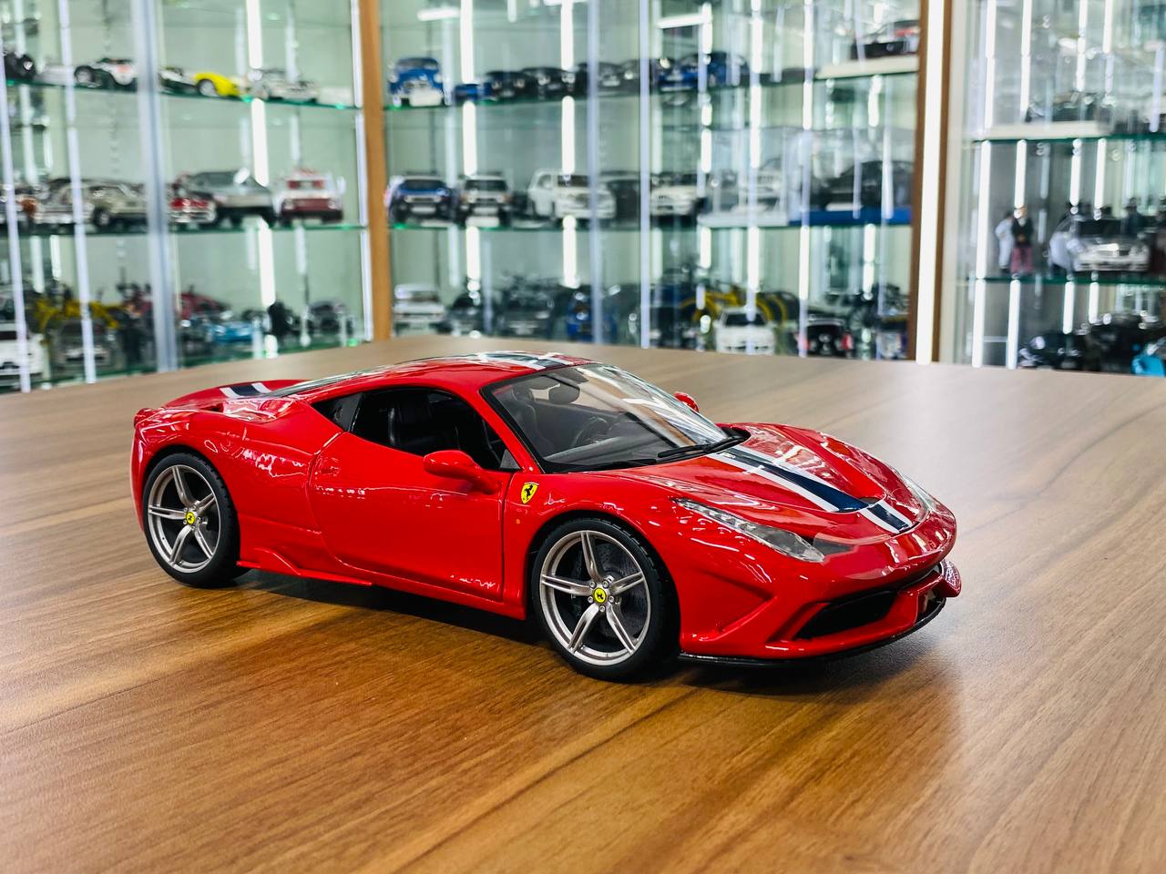 1/18 Diecast Bburago Ferrari 458 Speciale red / blue white line