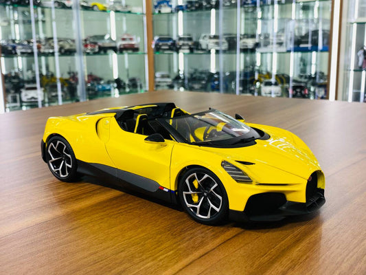 1/18 Diecast Bburago Bugatti Mistral yellow