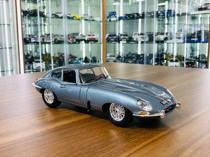 1/18 Diecast Bburago Jaguar E Type Coupe blue