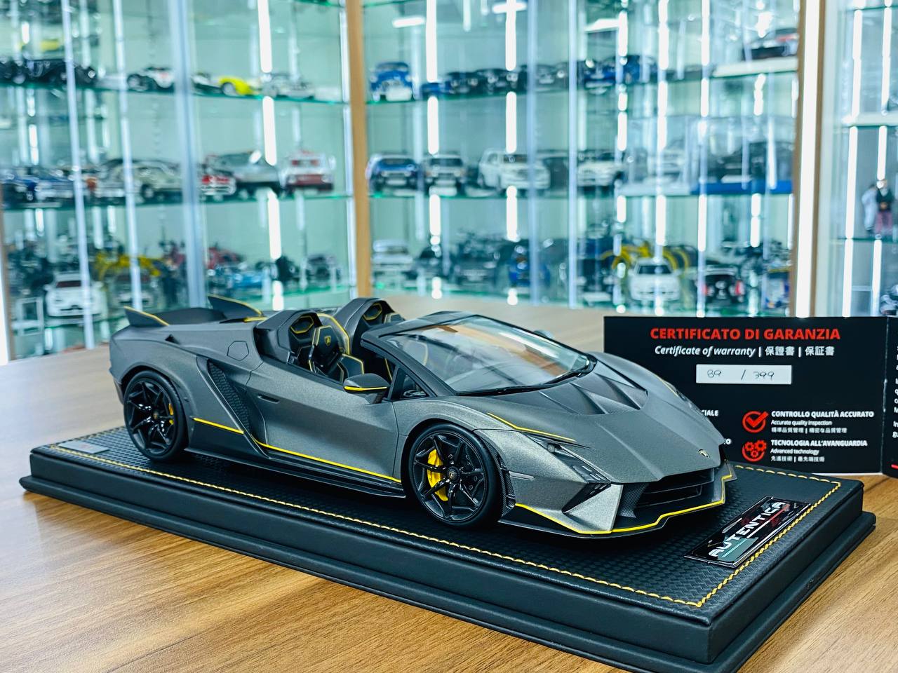 1/18 Resin Model MR Collection Lamborghini AUTENTICA - Limited 399