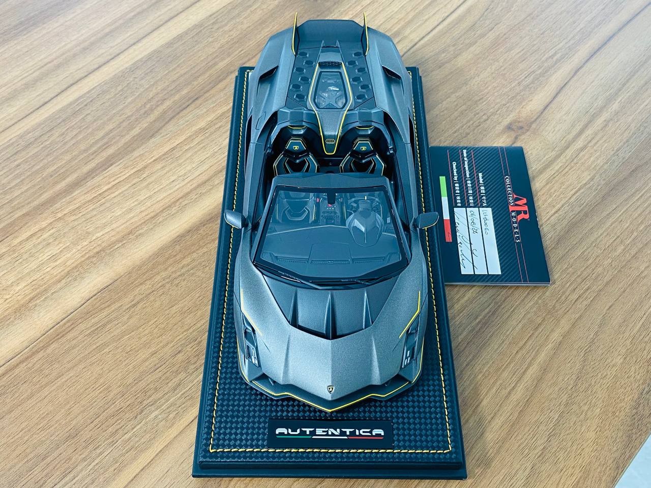 1/18 Resin Model MR Collection Lamborghini AUTENTICA - Limited 399