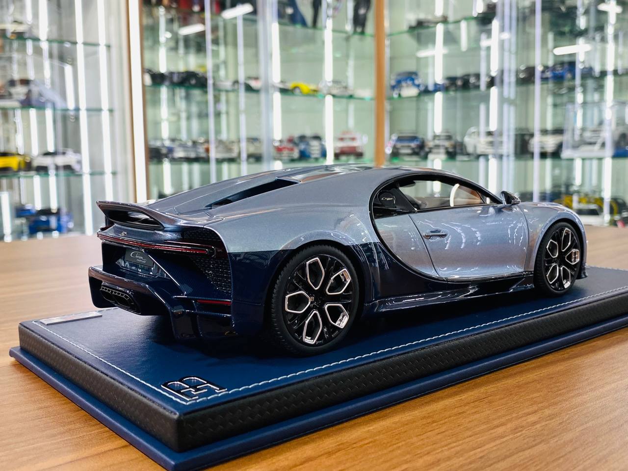 1/18 Resin MR Collection Bugatti Chiron Profilee Argent Atlantique / blue royal Limited-499 pcs