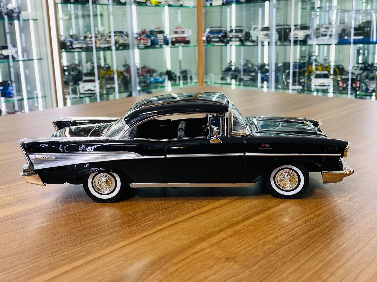 1/18 Diecast Full opening MotorMax Chevy bel air 1957 black