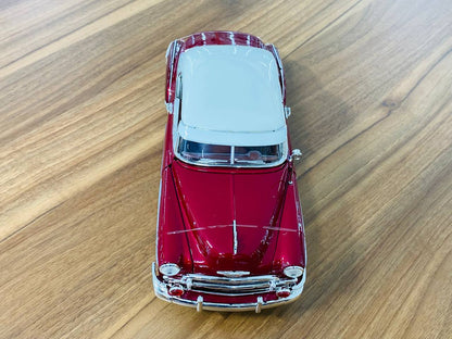 1/18 Diecast MotorMax Chevy bel air 1950 red / white