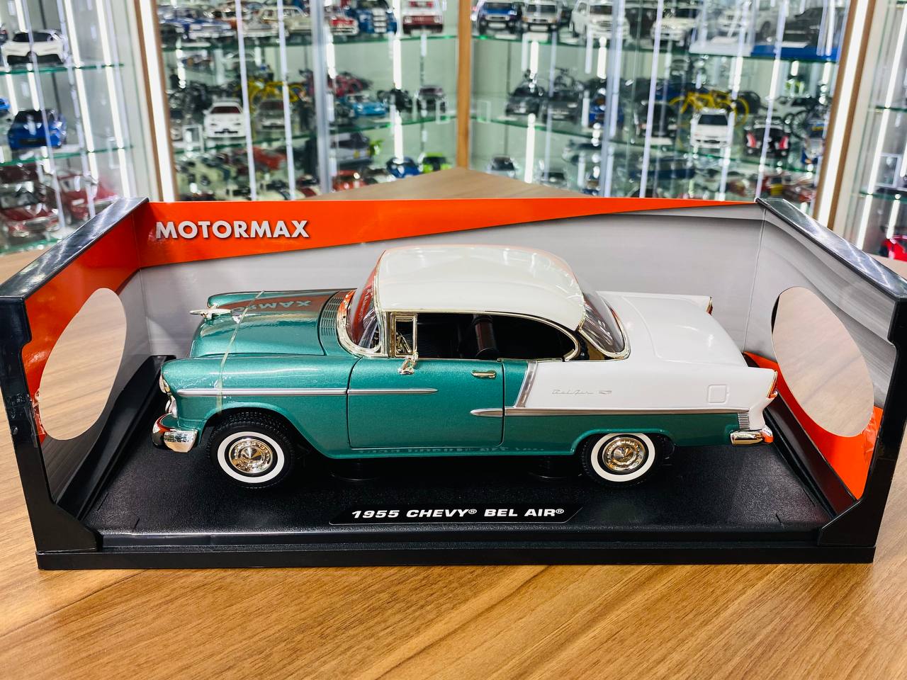 1/18 Diecast MotorMax Chevy bel air 1955 Green