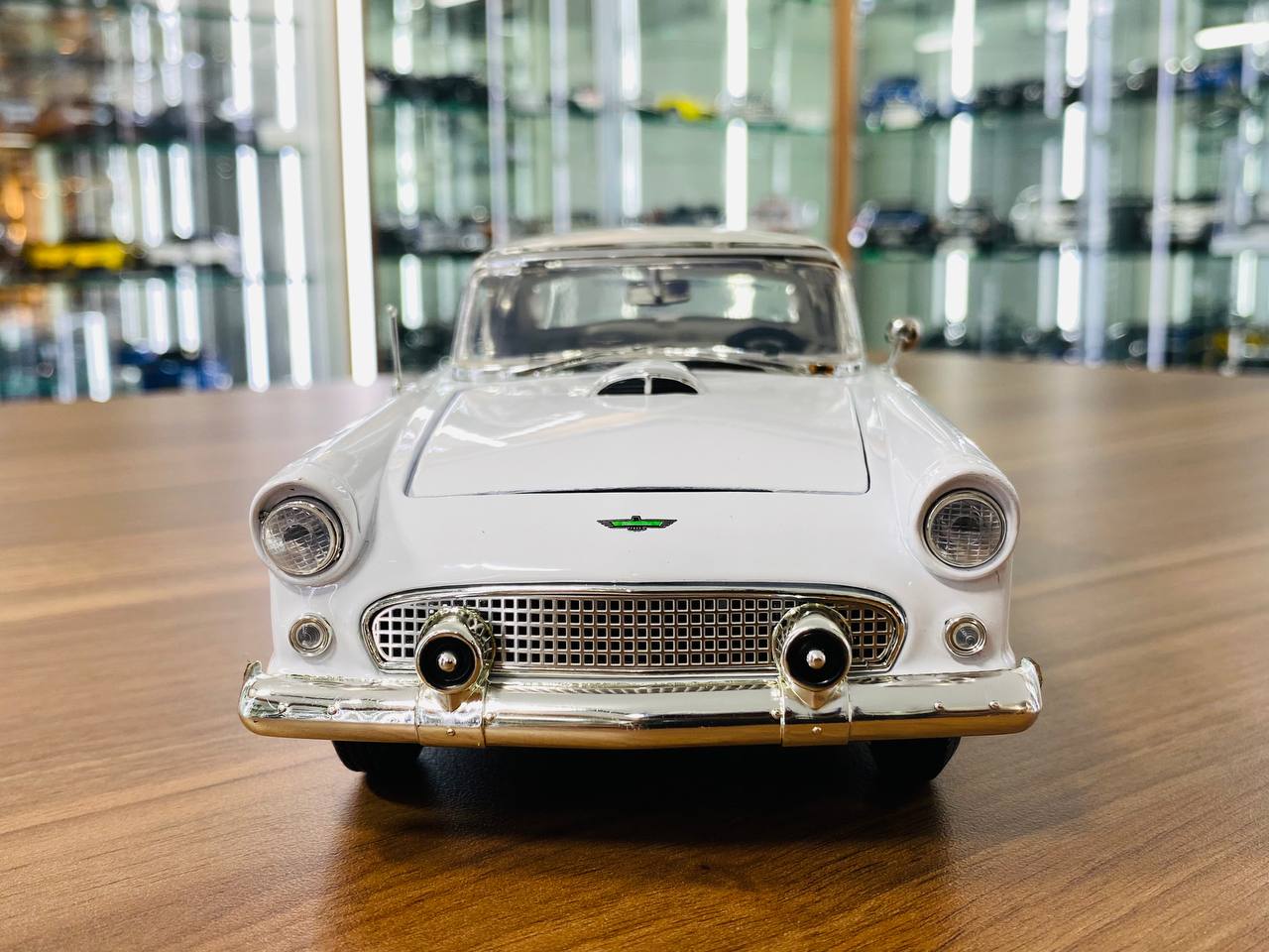 1/18 Diecast MotorMax Ford THUNDERBIRD 1956 white