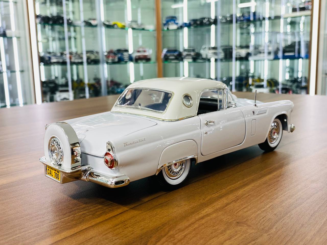 1/18 Diecast MotorMax Ford THUNDERBIRD 1956 white