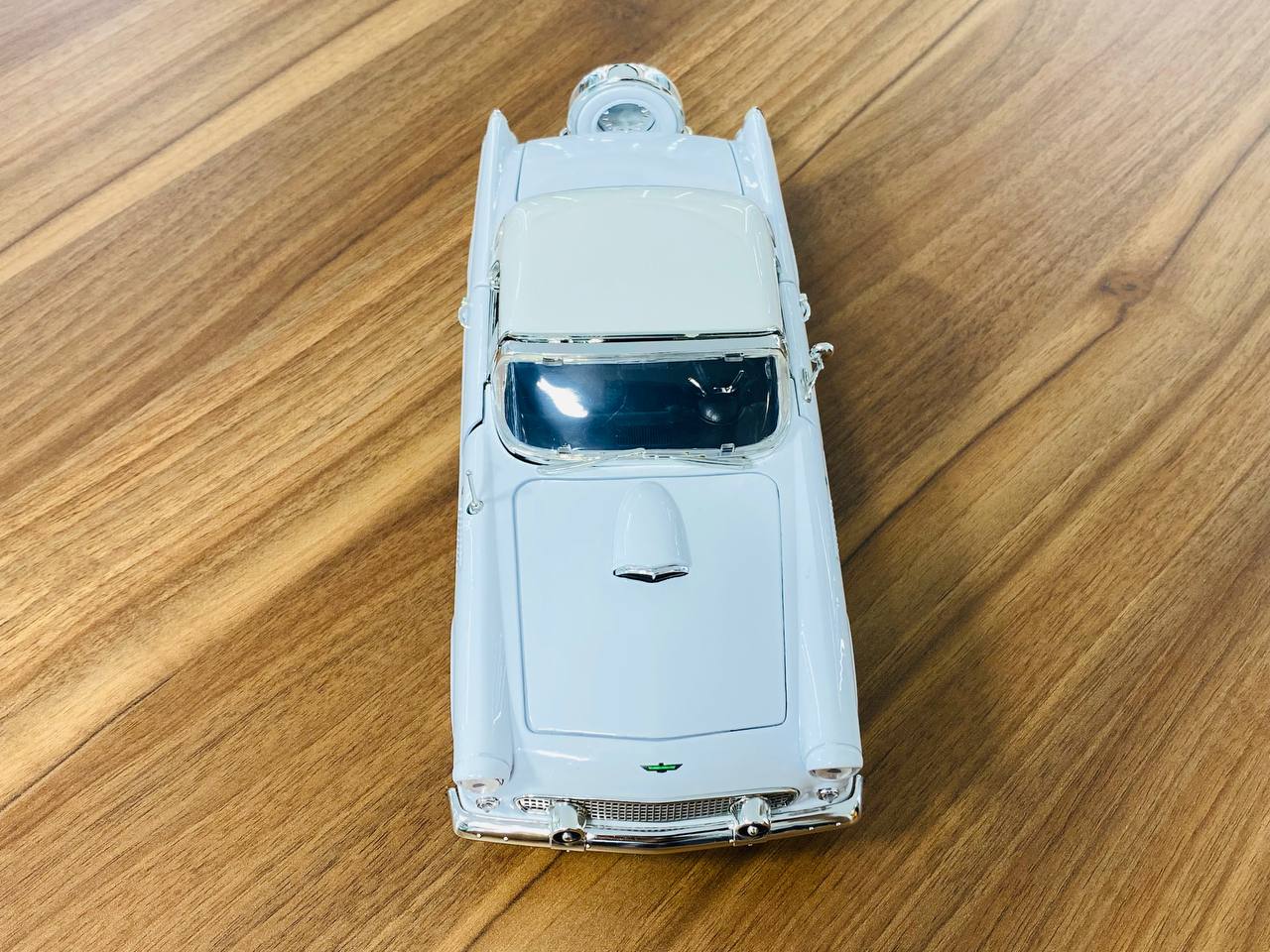 1/18 Diecast MotorMax Ford THUNDERBIRD 1956 white