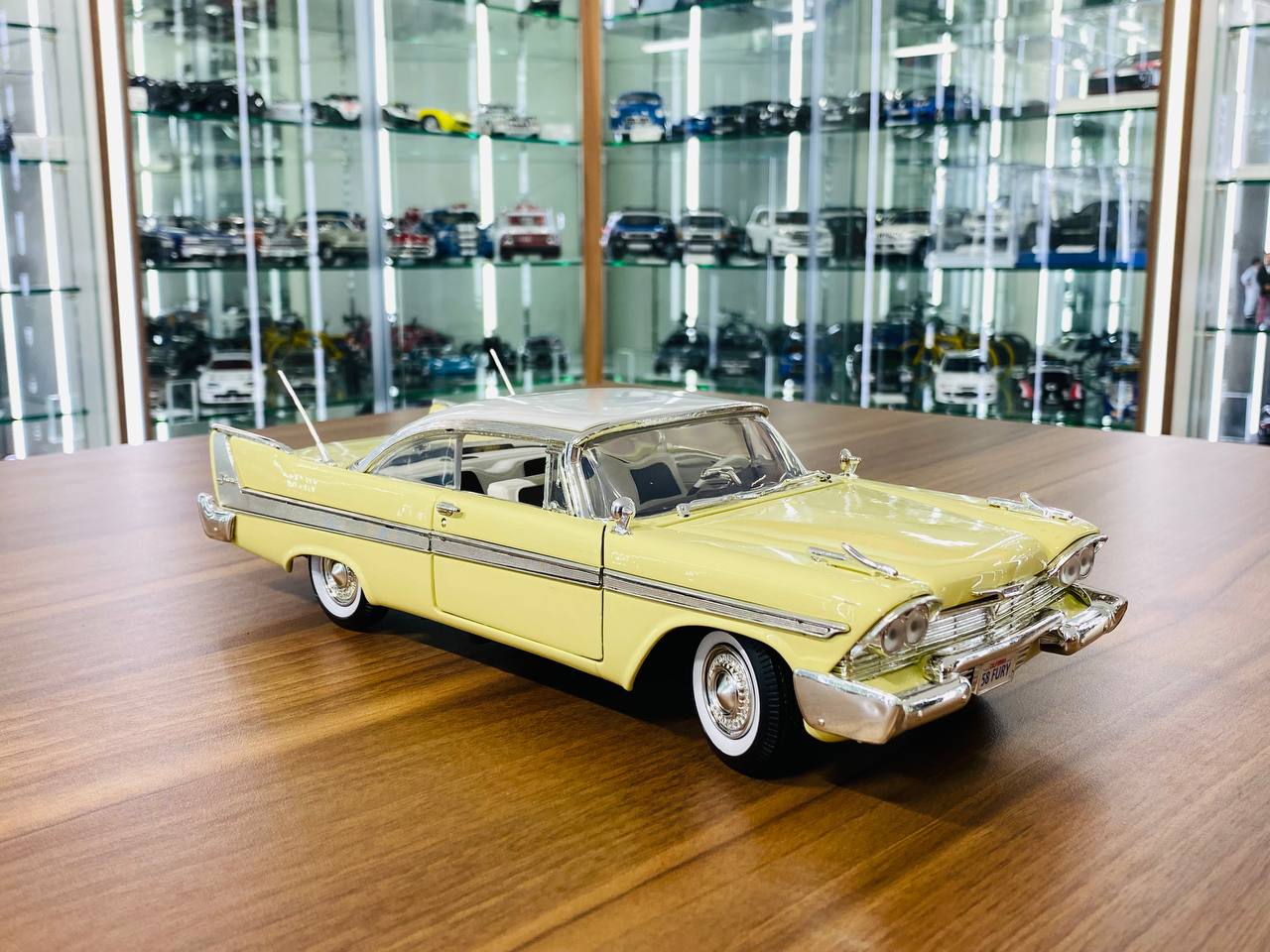 1/18 Diecast Motor Max Plymouth FURY1958 Beige