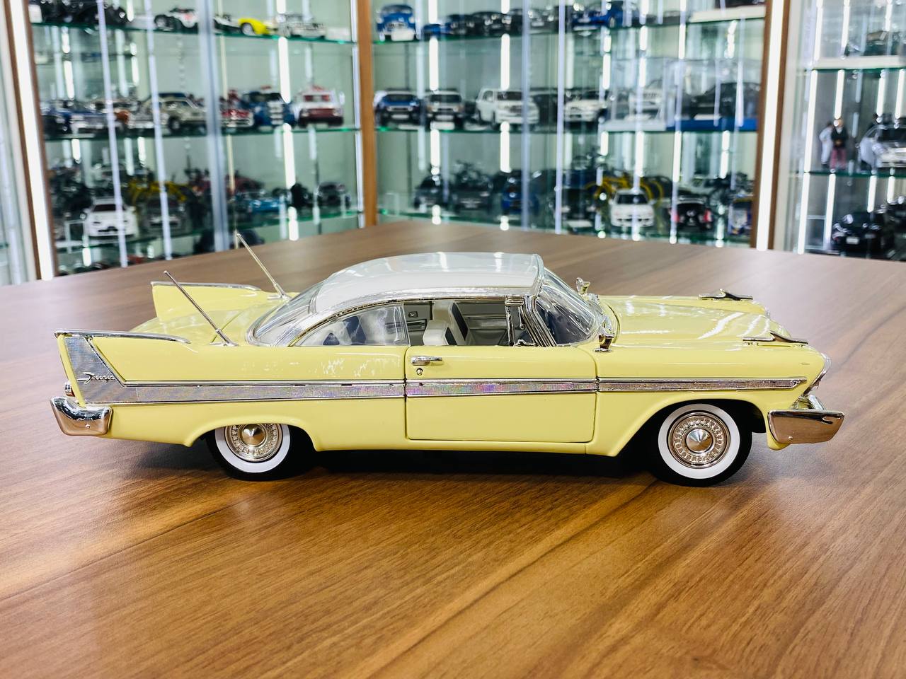 1/18 Diecast Motor Max Plymouth FURY1958 Beige