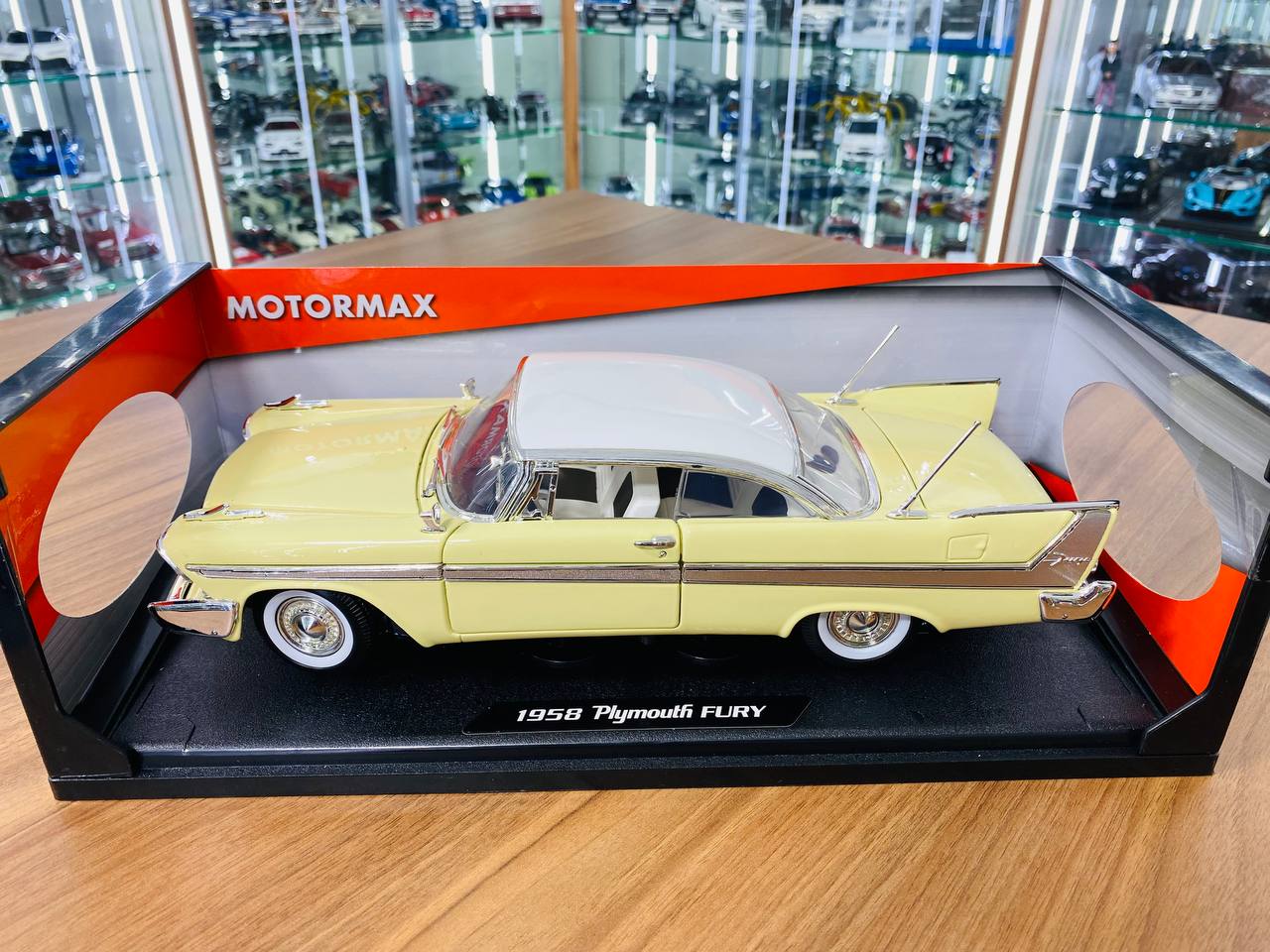 1/18 Diecast Motor Max Plymouth FURY1958 Beige