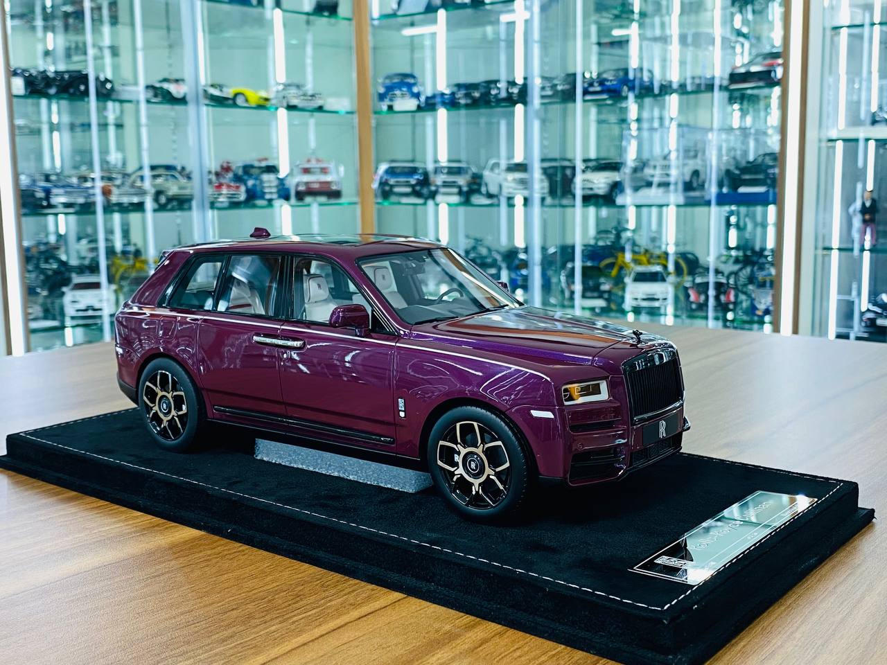 1/18 Resin Model H&H Rolls Royce Cullinan - Limited 30 pcs