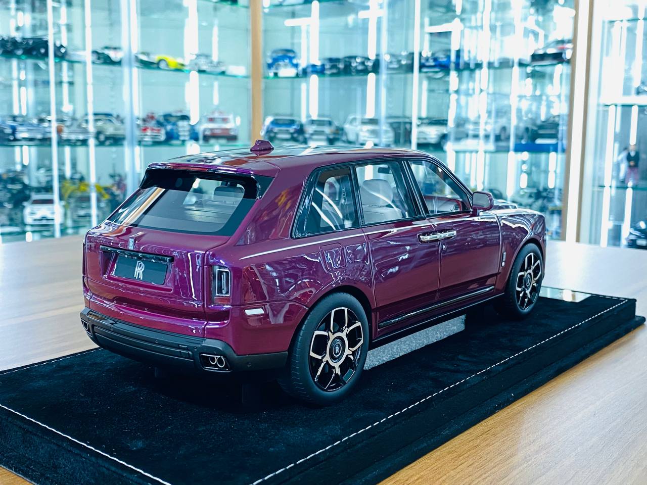 1/18 Resin Model H&H Rolls Royce Cullinan - Limited 30 pcs