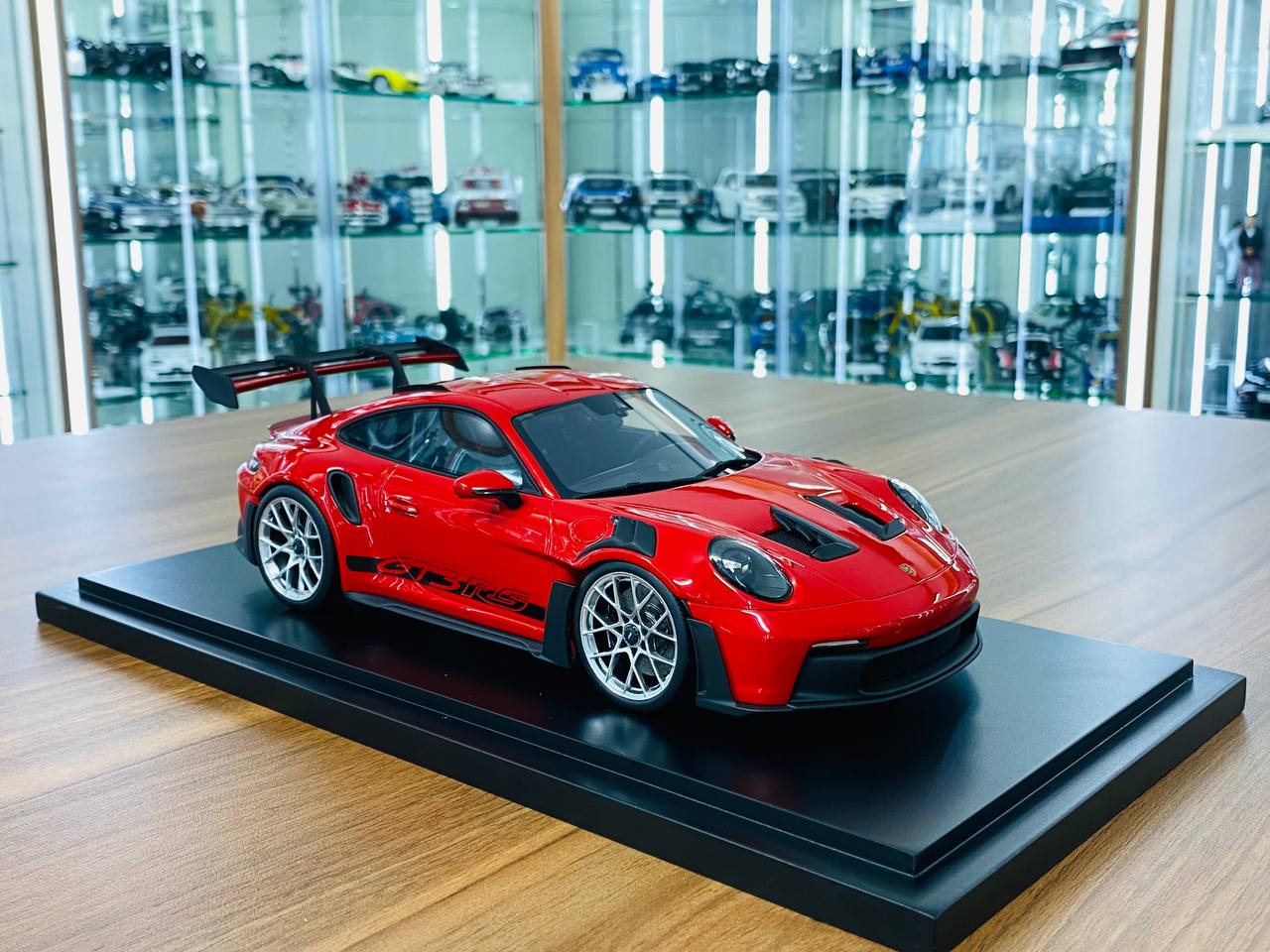 1/18 Resin Model Spark Models Porsche 911 GT3 RS - Guards Red - Limited 300pcs