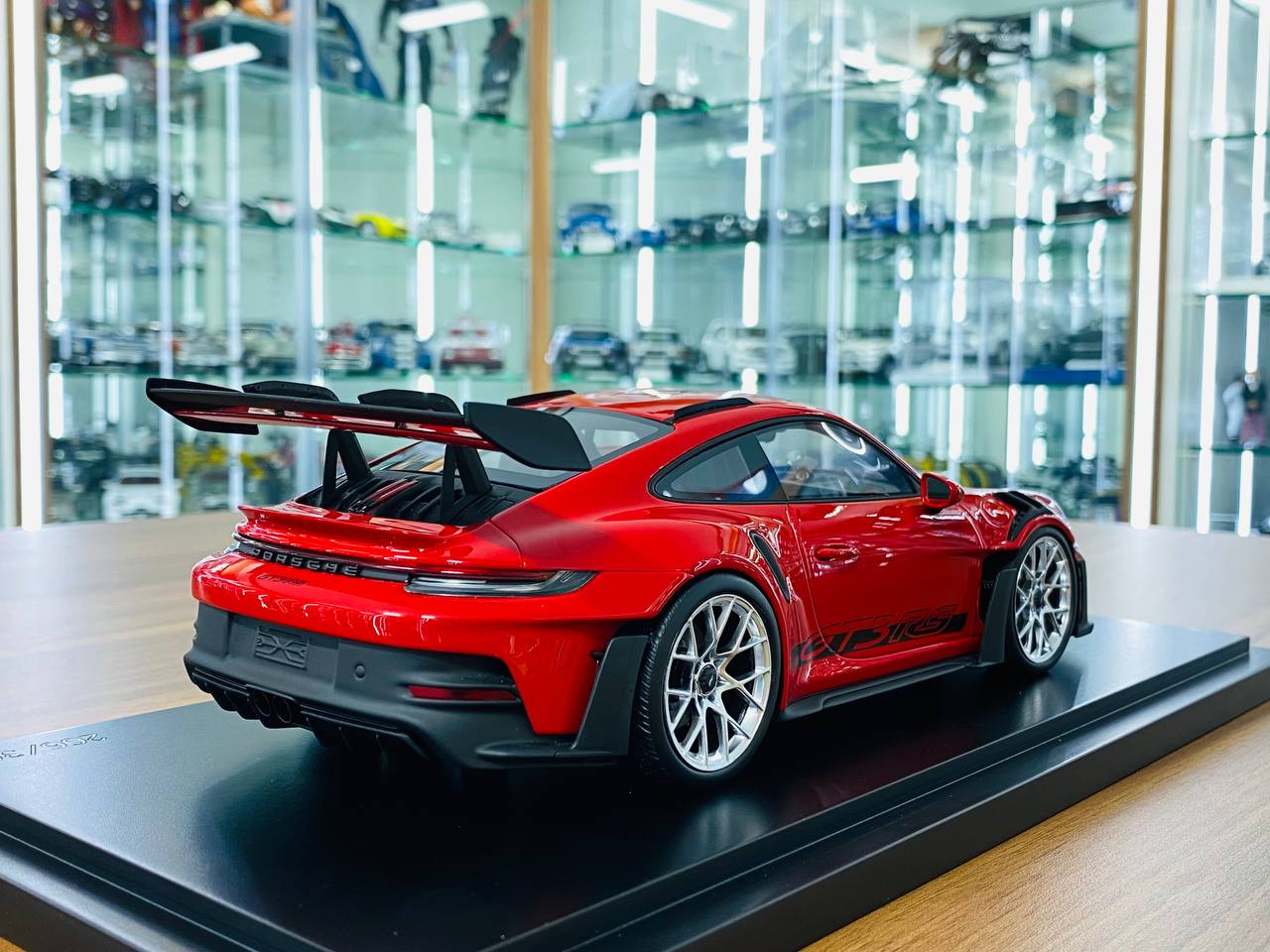 1/18 Resin Model Spark Models Porsche 911 GT3 RS - Guards Red - Limited 300pcs