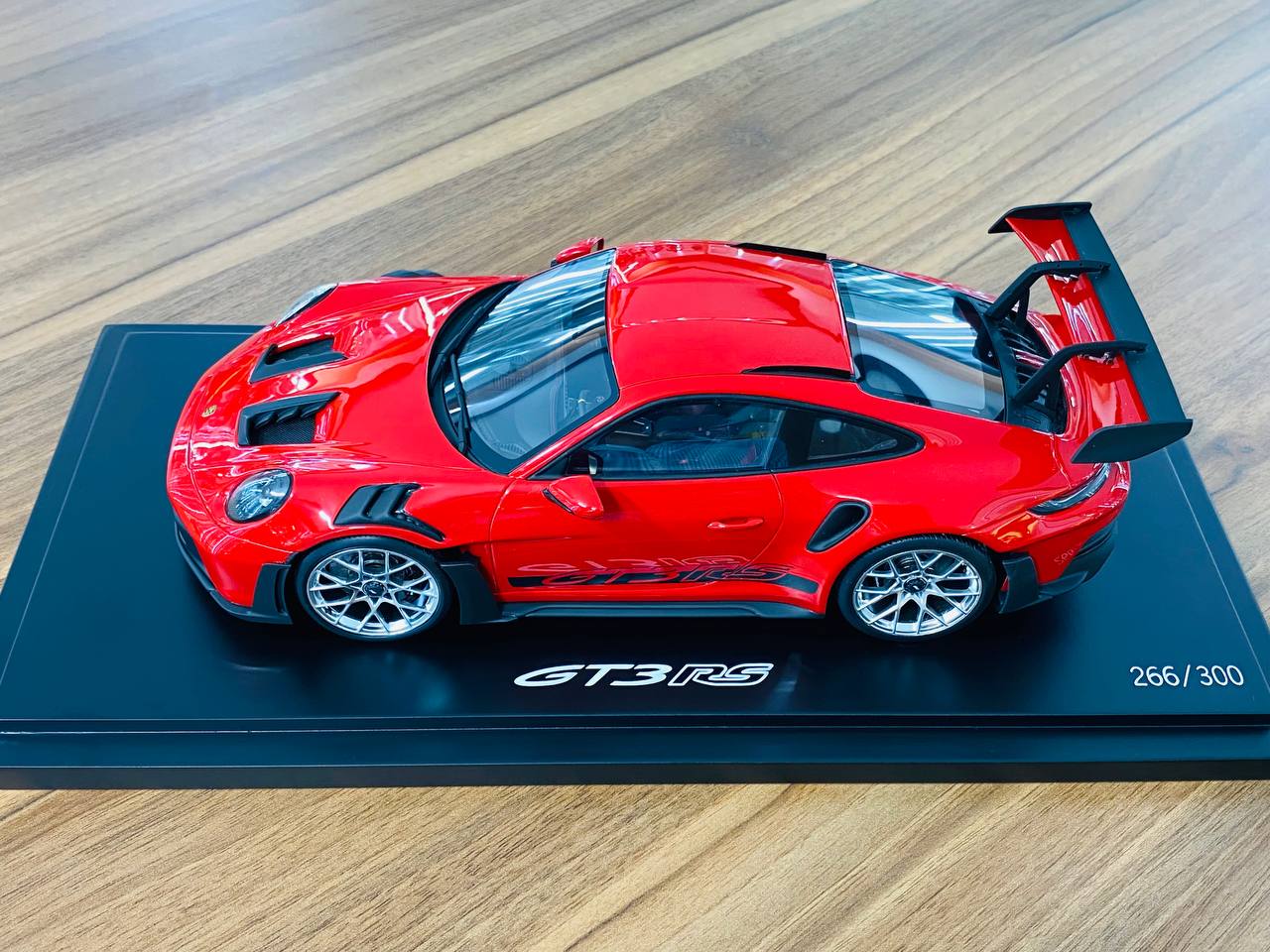 1/18 Resin Model Spark Models Porsche 911 GT3 RS - Guards Red - Limited 300pcs