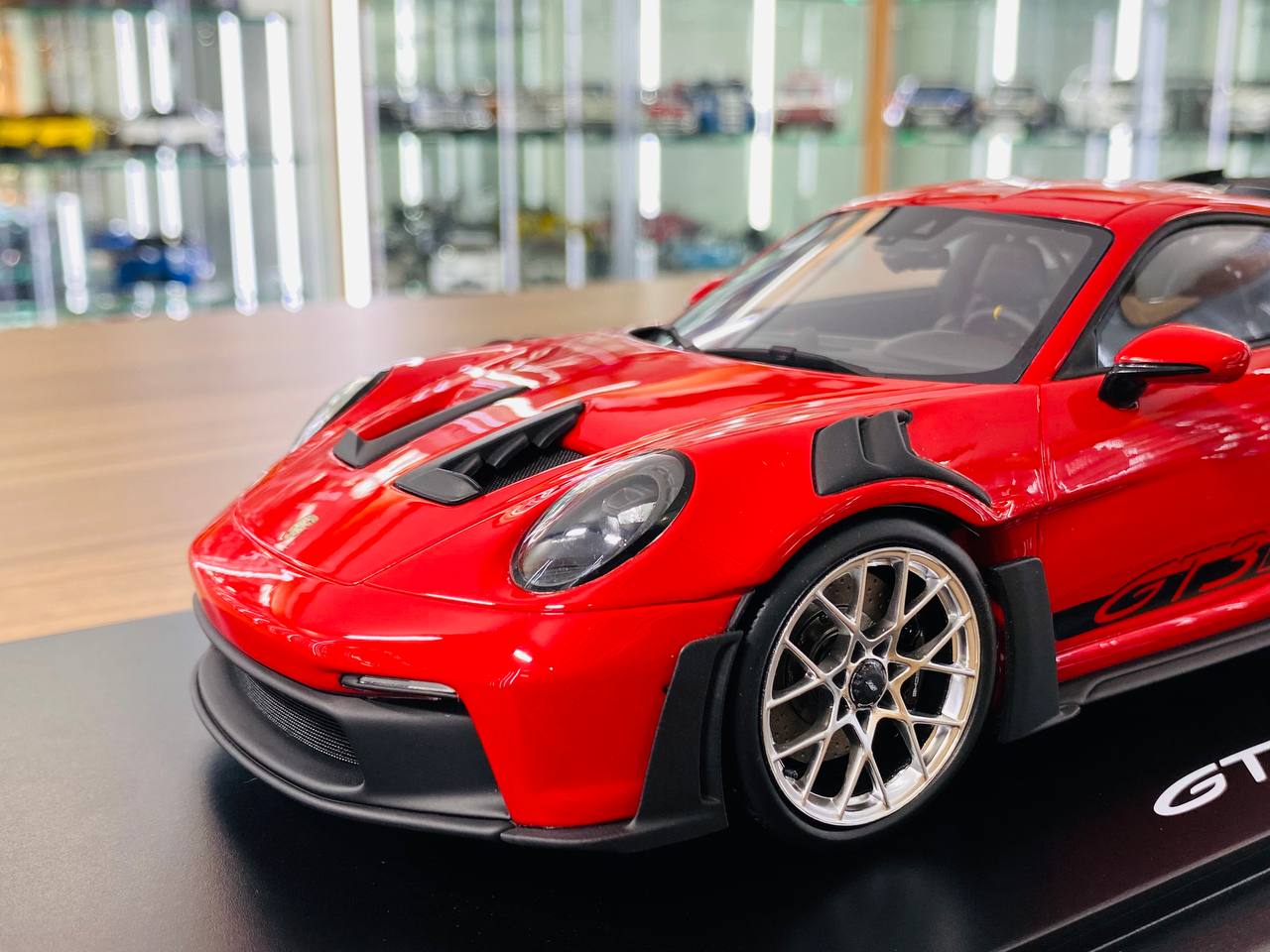 1/18 Resin Model Spark Models Porsche 911 GT3 RS - Guards Red - Limited 300pcs